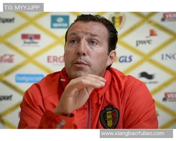 单脚神奇足球巨星的崛起与坚持：从单足训练到世界之巅的奋斗之路